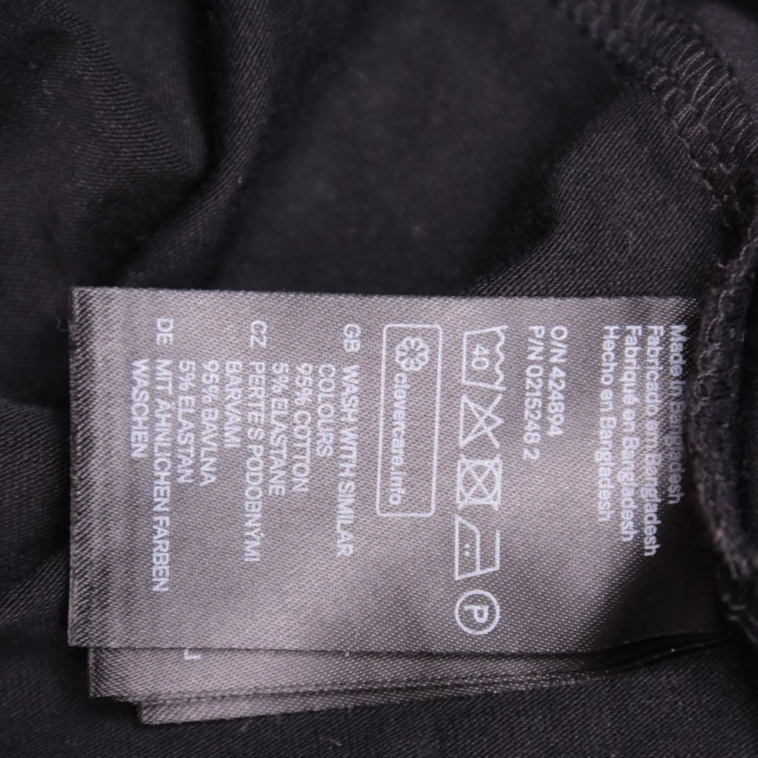 Чёрная футболка H&M с V-образным вырезом, размер 48 (L)